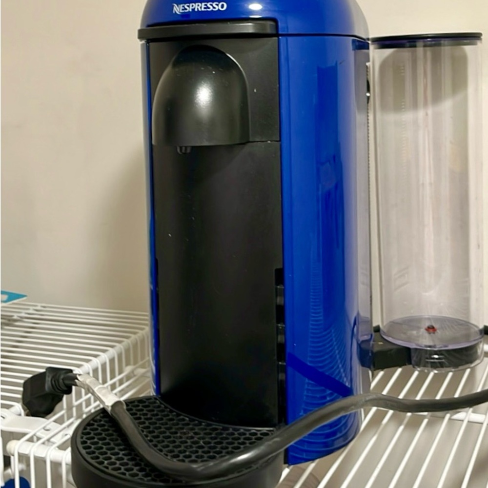 Nespresso Cobalt Blue vertuo plus espresso machine & aerrocino milk frother